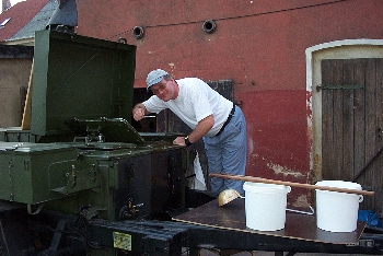 Maibaum setzen 2004 017